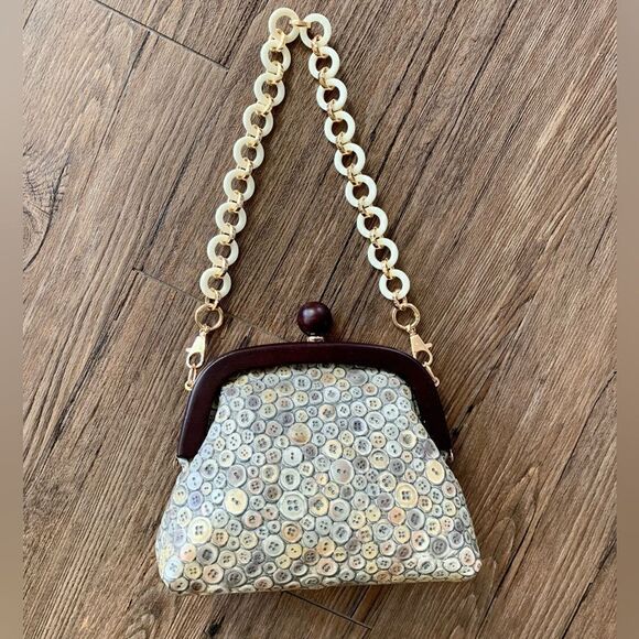 Handmade Genuine Leather Relief Button Pattern Push-lock Clutch/Crossbody - Picture 1 of 16